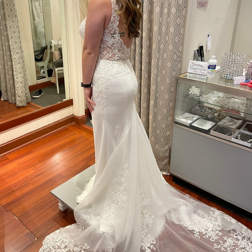 Never Worn Wedding Dress